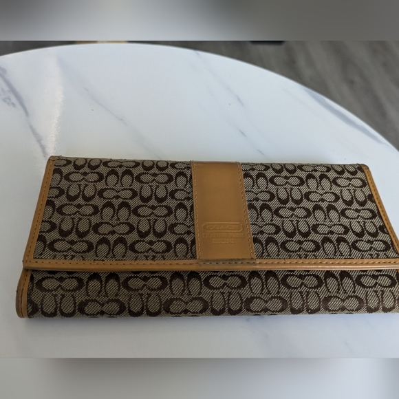 COACH SIGNATURE HAMPTON OPTIC HAND BAG. - Picture 14 of 16